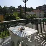 Appartamento Homely Flat With Balcony And Swimming Pool
