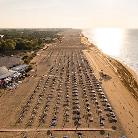 Daire Homely Flat With Balcony And Swimming Pool Bibione