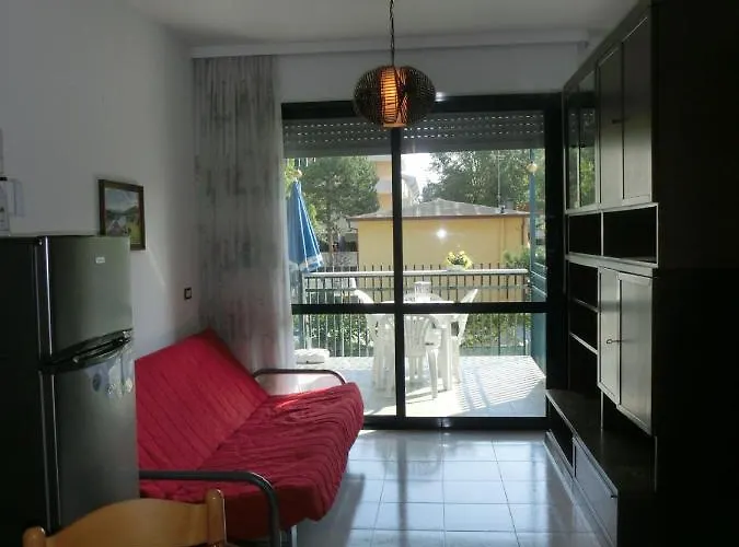 Apartman Homely Flat With Balcony And Swimming Pool *