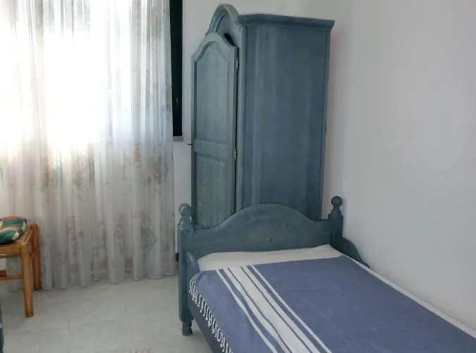 Homely Flat With Balcony And Swimming Pool Apartman *