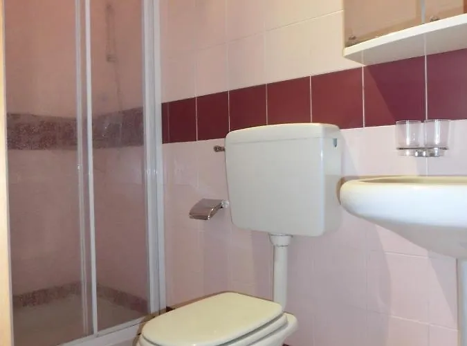 Apartman Homely Flat With Balcony And Swimming Pool *