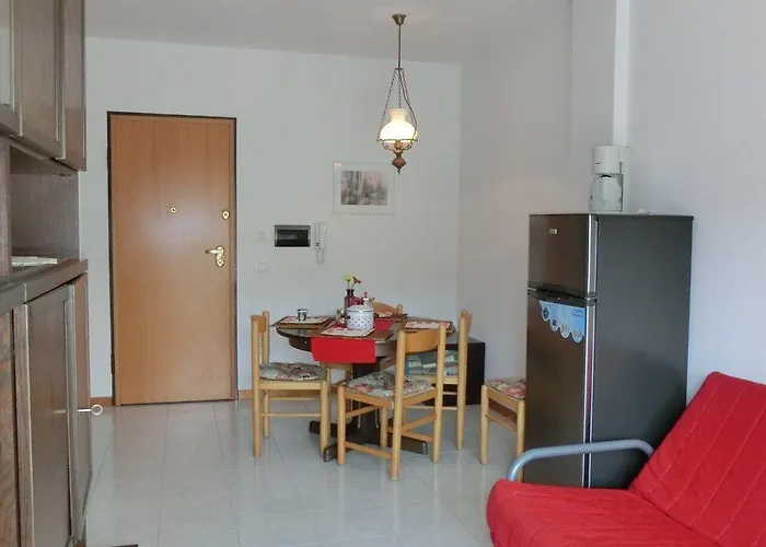 Homely Flat With Balcony And Swimming Pool Apartman *