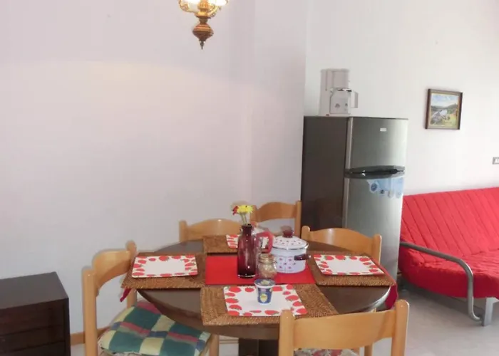 Homely Flat With Balcony And Swimming Pool Apartman *