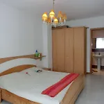 דירה Homely Flat With Balcony And Swimming Pool