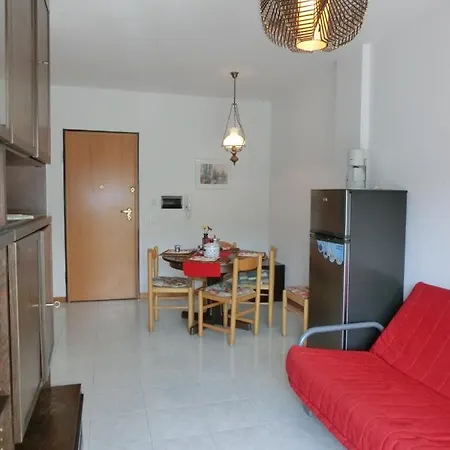 Apartment Homely Flat With Balcony And Swimming Pool *