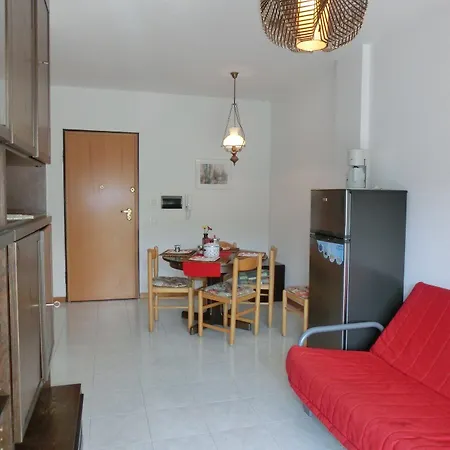 Homely Flat With Balcony And Swimming Pool Apartment *