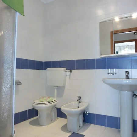 Homely Flat With Balcony And Swimming Pool * ביביונה