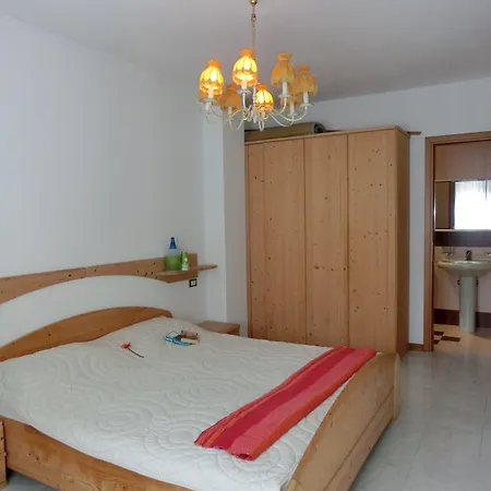 דירה Homely Flat With Balcony And Swimming Pool