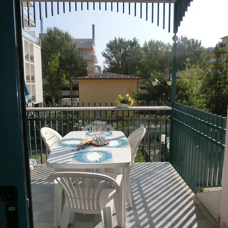 Homely Flat With Balcony And Swimming Pool Lejlighed Bibione
