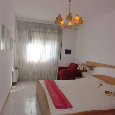 Homely Flat With Balcony And Swimming Pool Lejlighed *