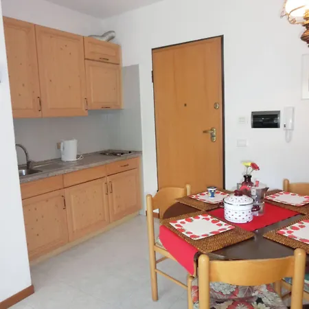 Lejlighed Homely Flat With Balcony And Swimming Pool